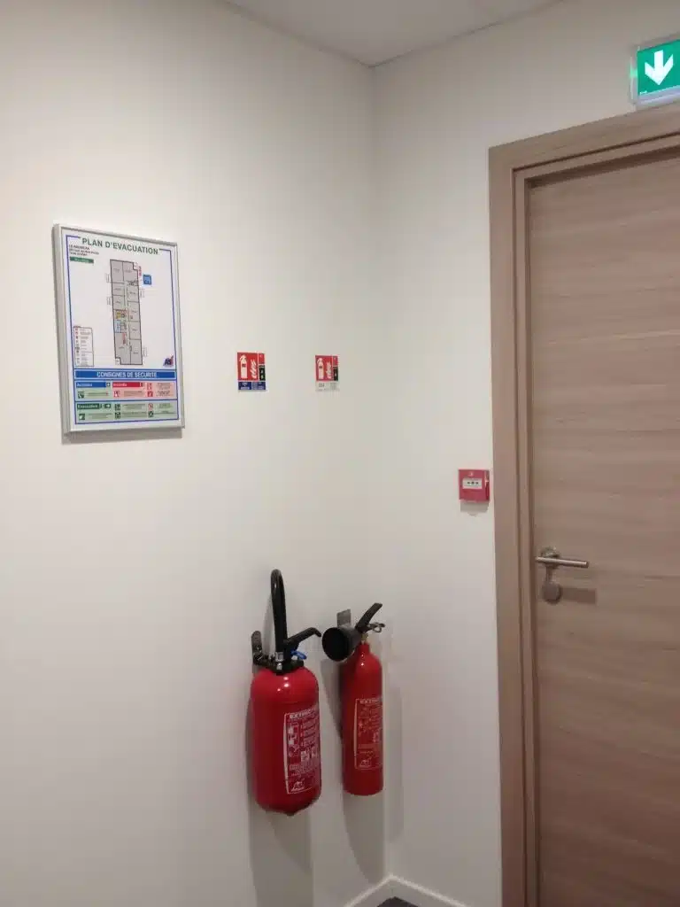 Les moyens de secours dans le code du travail Les moyens de secours dans le code du travail